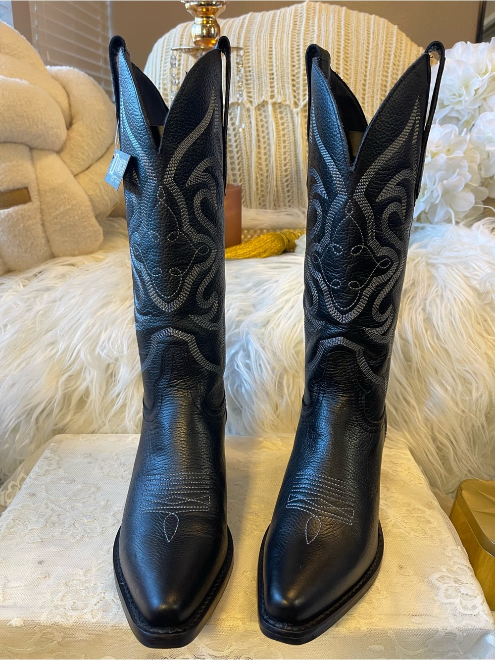 Dingo NWT “Out West” Western Boots in Black Leather w/Intricate Gray Stitching